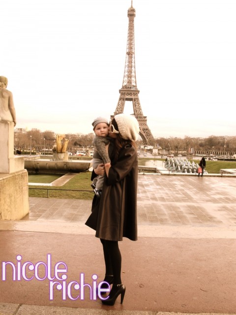 Nicole-Richie-Sparrow-Eiffel-Tower-Paris-022510-480x639
